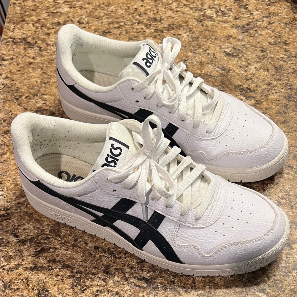 ASICS Men's White and Black Shoes Sz 9 Gently Used